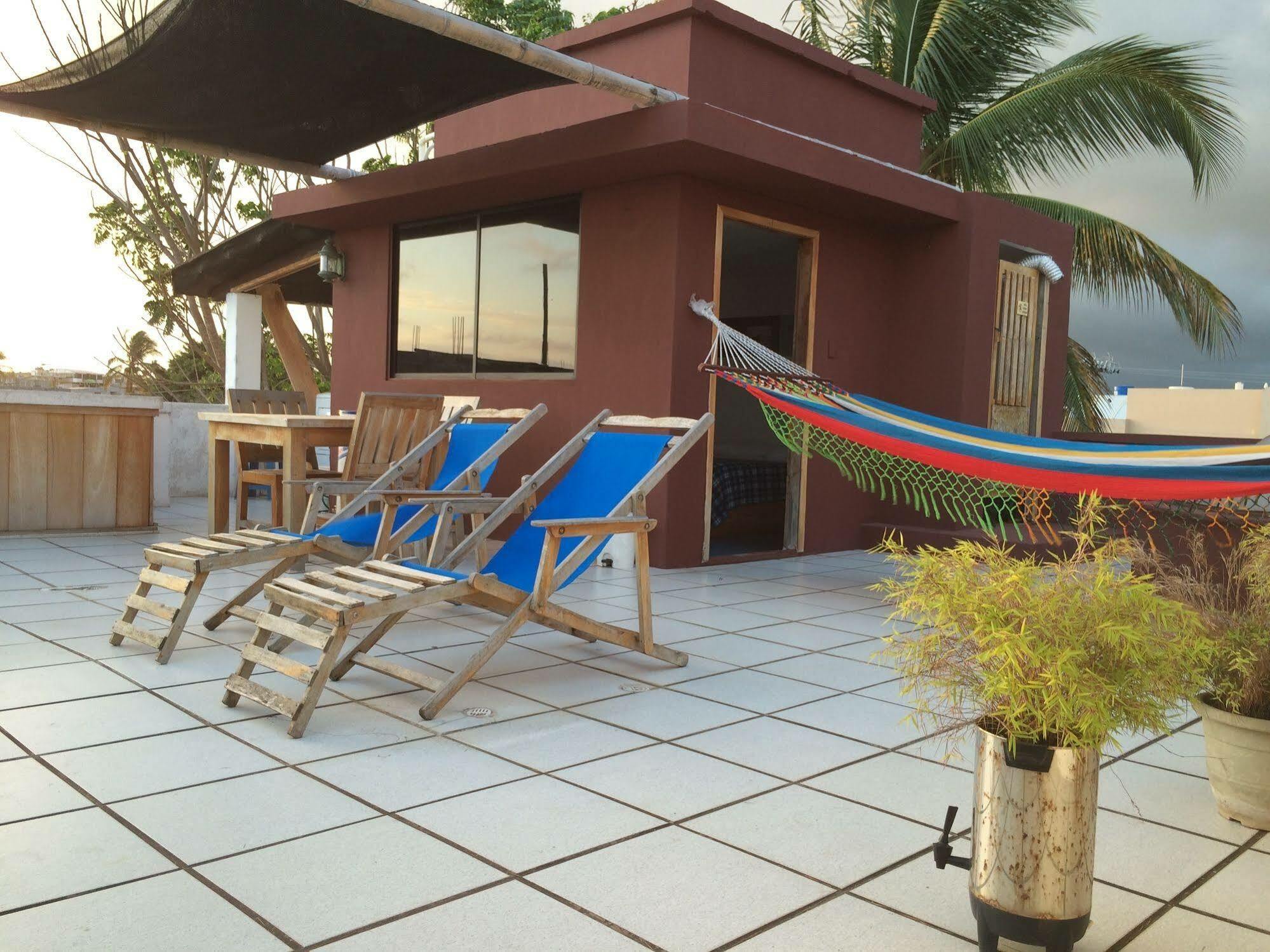 Galapagos House Hostel Puerto Ayora  Εξωτερικό φωτογραφία